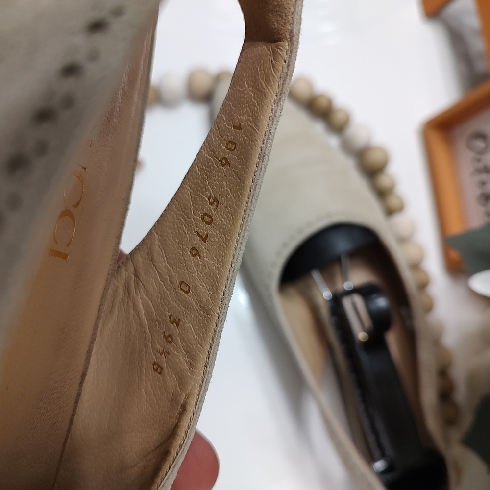 Gucci Cream and Black Mules with Rounded Toe - Picture 8 of 10